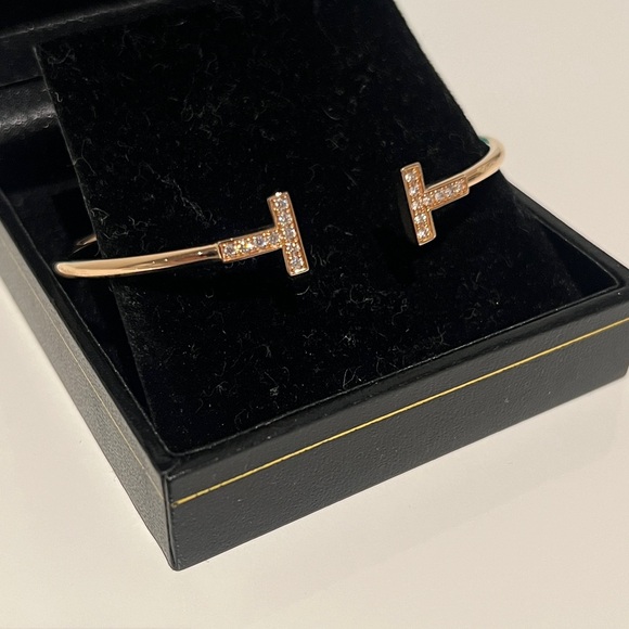 Tiffany & Co. T Diamond Wire Bracelet - 18K Rose Gold, Medium, 0.24ct - Picture 4 of 12